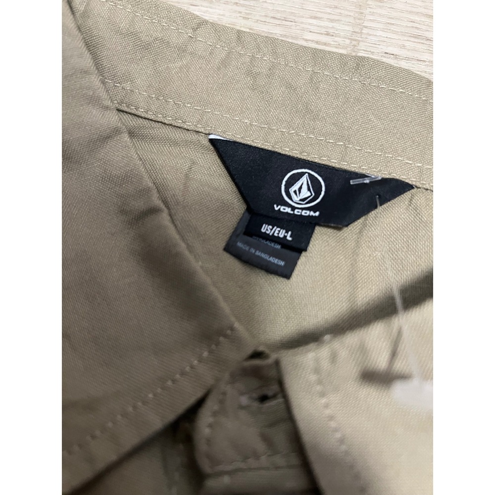 Volcom Mens Button Down Shirt Long Sleeve NWT Sz L Tan Beige Punk‎ Rancid GBH - Picture 3 of 7